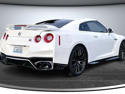Used 2021 Nissan GT-R Premium AWD/4WD image 6