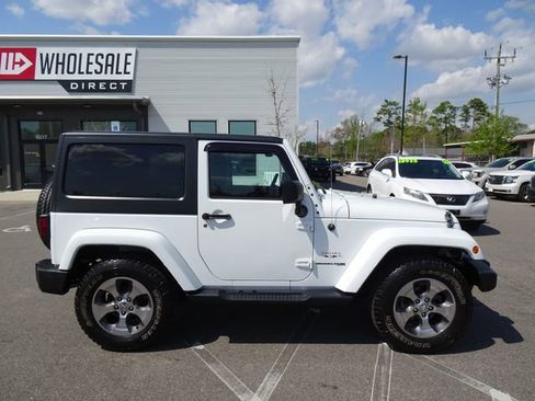 Used 2018 Jeep Wrangler Sahara AWD/4WD image 3