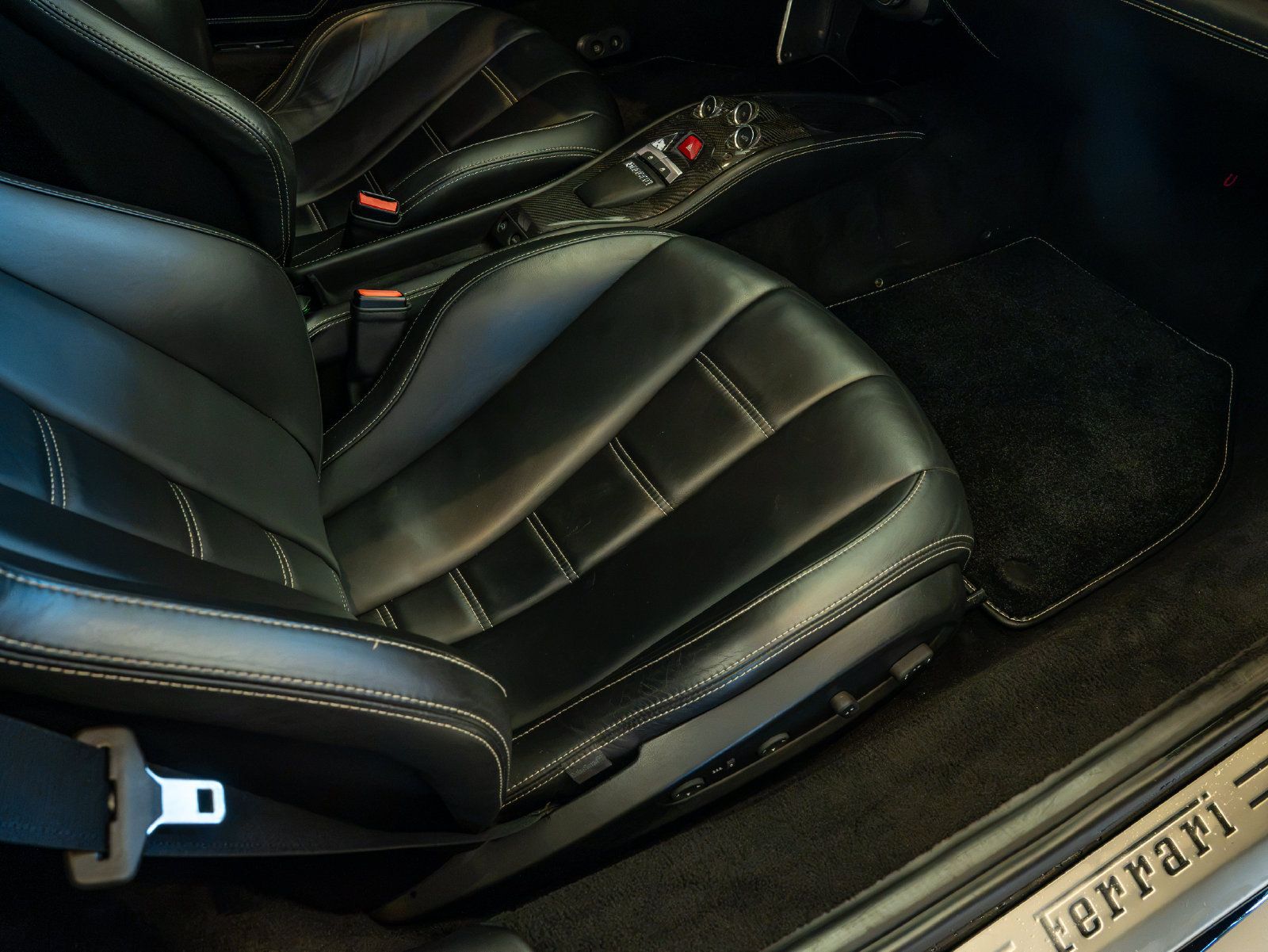 Used 2014 Ferrari 458 Italia Coupe RWD image 20