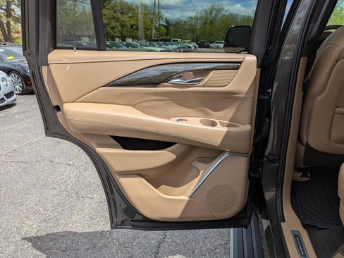 Used 2020 Cadillac Escalade Platinum AWD/4WD image 39