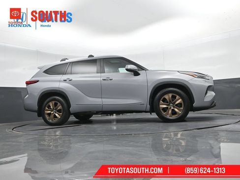Used 2023 Toyota Highlander Bronze Edition AWD/4WD image 42