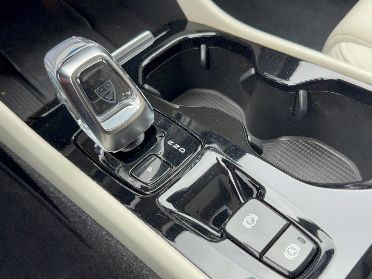 Used 2024 Volvo XC40 B5 Plus w/ Protection Package Premier AWD/4WD image 21