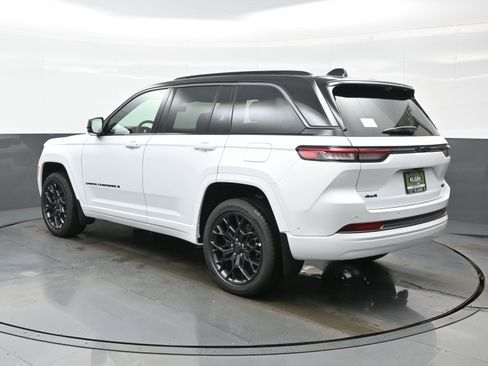 New 2026 Jeep Grand Cherokee Summit AWD/4WD image 4