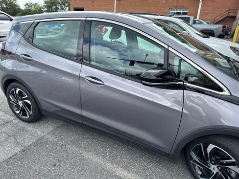 Used 2023 Chevrolet Bolt LT FWD image 4