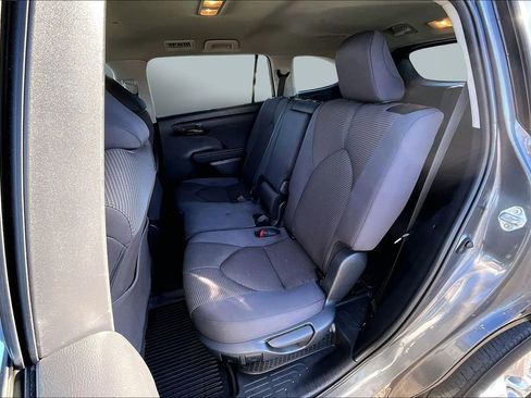 Used 2024 Toyota Highlander LE image 25