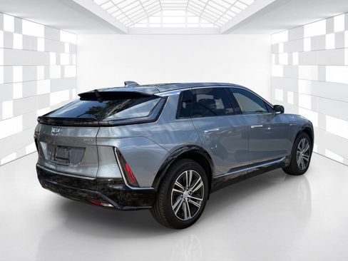 Used 2024 Cadillac Lyriq Luxury RWD image 7