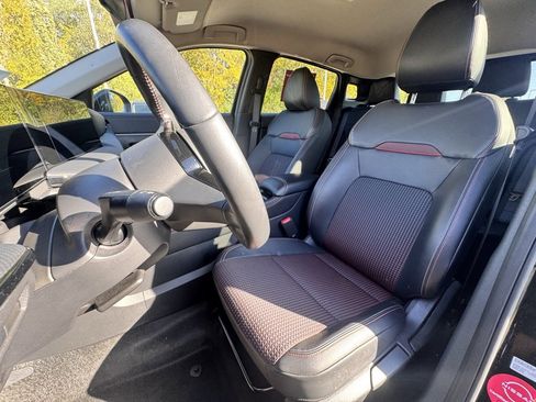 Certified 2025 Nissan Kicks SR image 18