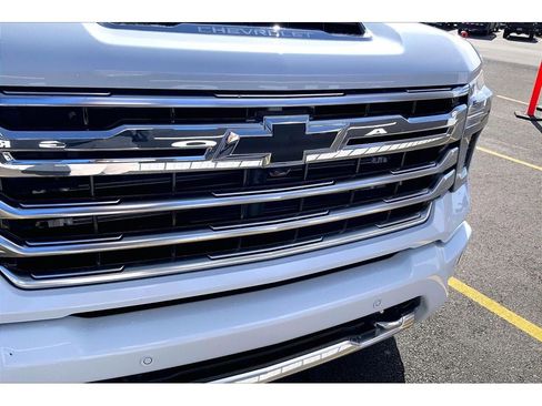 Used 2026 Chevrolet Silverado 3500 High Country w/ Technology Package AWD/4WD image 32