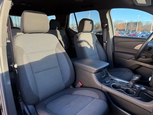 Used 2023 Chevrolet Traverse LT image 32