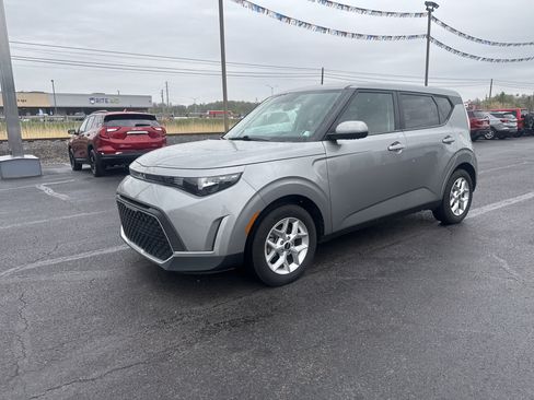 Used 2024 Kia Soul LX w/ Option Group 015 FWD image 8