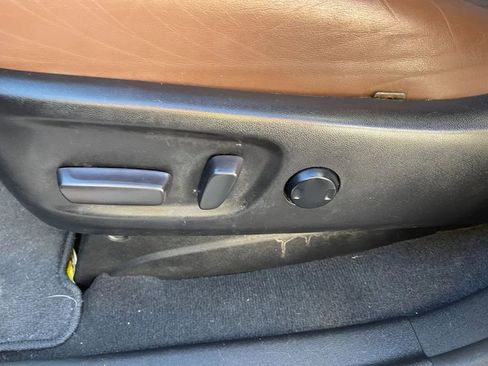 Used 2020 Toyota Sienna Limited image 15