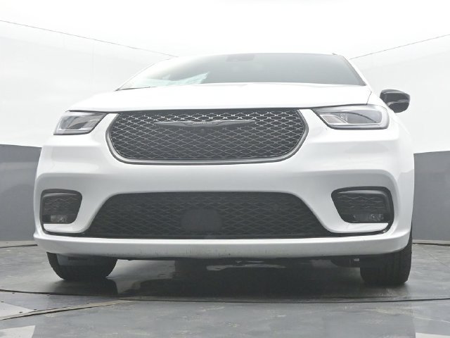 Used 2024 Chrysler Pacifica Limited FWD image 46