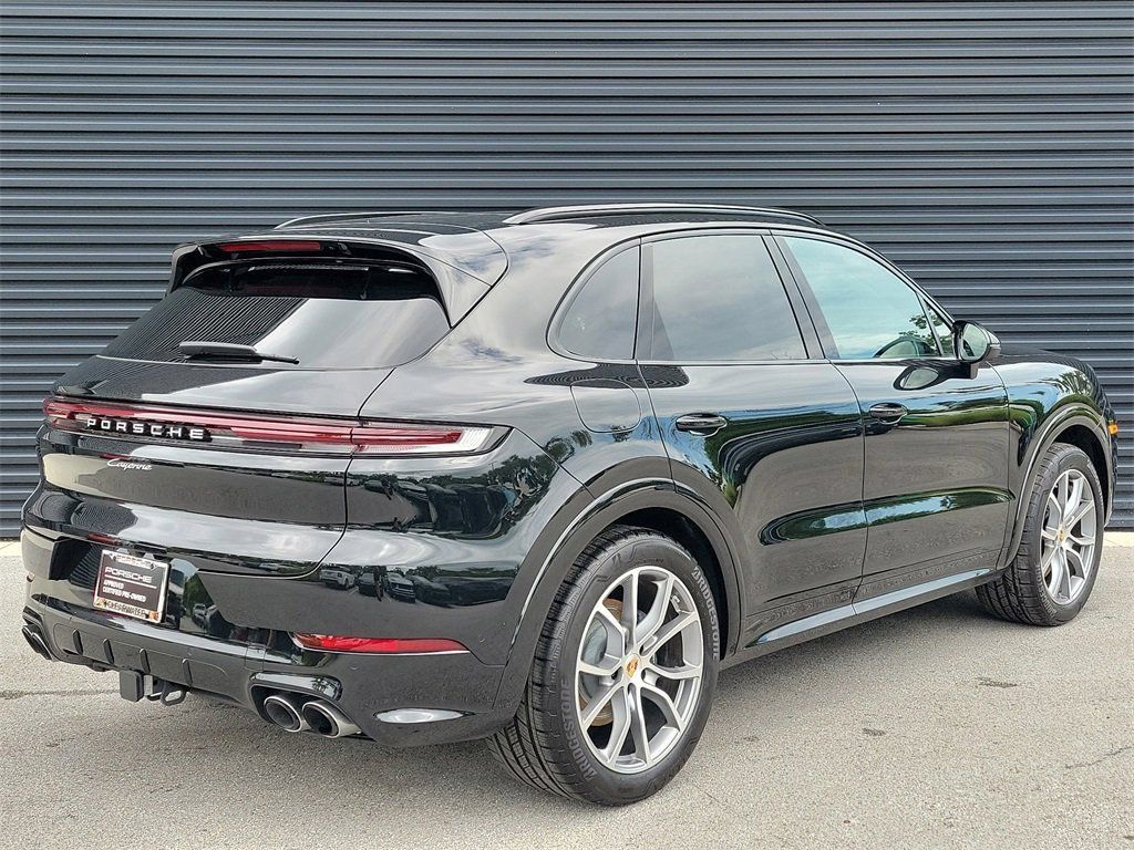 Certified 2025 Porsche Cayenne AWD/4WD image 7
