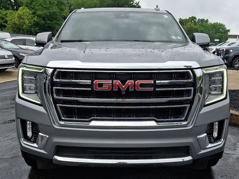 Used 2023 GMC Yukon XL SLT w/ SLT Luxury Package AWD/4WD image 2