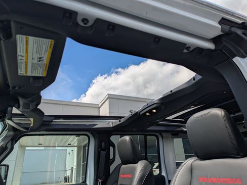 New 2025 Jeep Wrangler Rubicon w/ Technology Group image 14