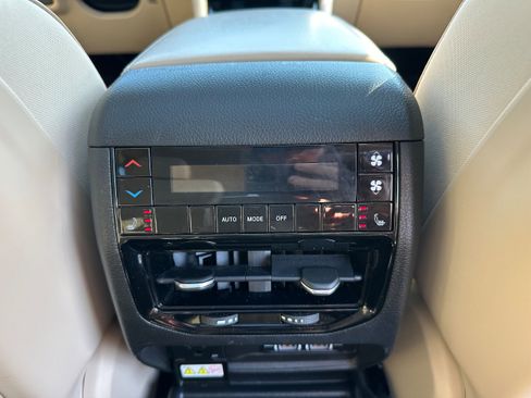 Used 2022 Jeep Grand Cherokee L Limited w/ Luxury Tech Group II AWD/4WD image 18