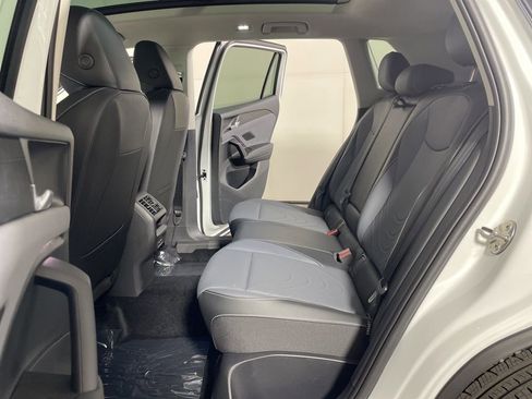 New 2026 Volkswagen Tiguan SE image 19