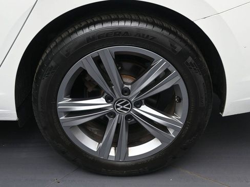 Used 2023 Volkswagen Jetta SE w/ Panoramic Sunroof Package FWD image 10