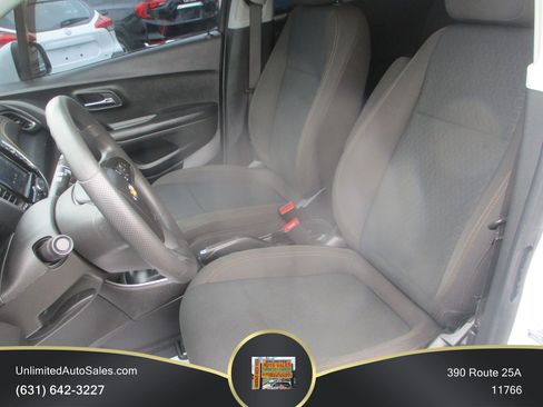 Used 2022 Chevrolet Trax LS w/ Tint and Cruise Package AWD/4WD image 5