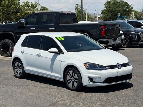 Used 2016 Volkswagen e-Golf SEL Premium w/ Driver Assistance Package FWD image 4