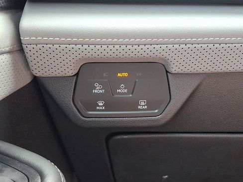 Certified 2024 Volkswagen Atlas Cross Sport SEL R-Line AWD/4WD image 23