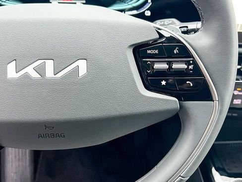 New 2025 Kia Niro EX image 25