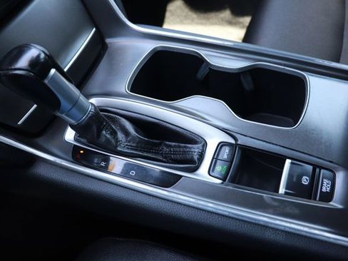 Used 2020 Honda Accord Sport image 17