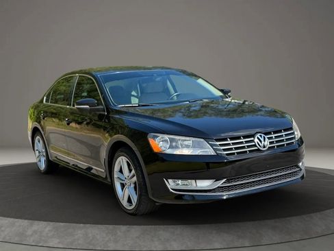 Used 2014 Volkswagen Passat TDI SEL Premium image 3