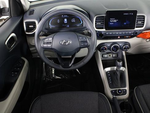 Certified 2024 Hyundai Venue Limited FWD image 8