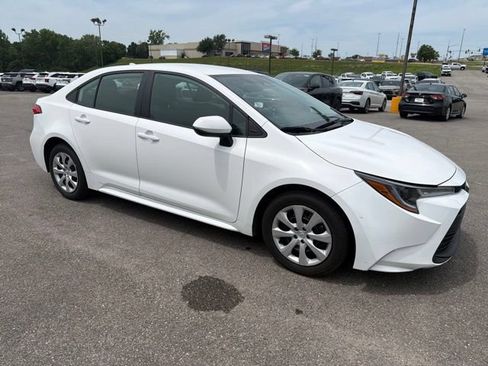 Used 2024 Toyota Corolla LE FWD image 9