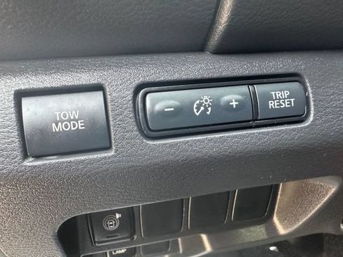 Used 2026 Nissan Frontier PRO-4X AWD/4WD image 11