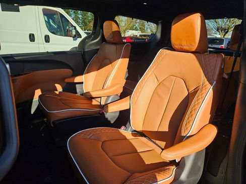 New 2026 Chrysler Pacifica Pinnacle AWD/4WD image 30