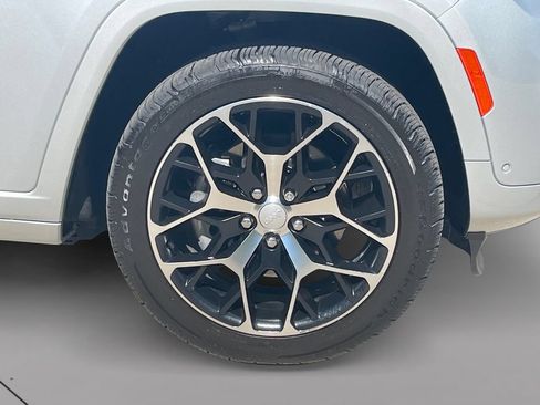 Used 2022 Jeep Grand Cherokee Summit AWD/4WD image 9