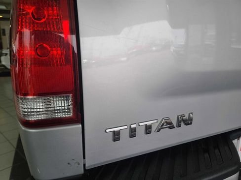 Used 2015 Nissan Titan SV image 26