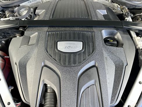 Used 2018 Porsche Panamera 4 AWD/4WD image 31