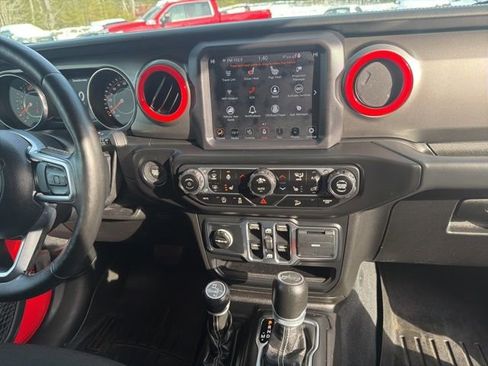 Used 2020 Jeep Wrangler Unlimited Sahara w/ Uconnect 4C Nav & Sound Group image 18