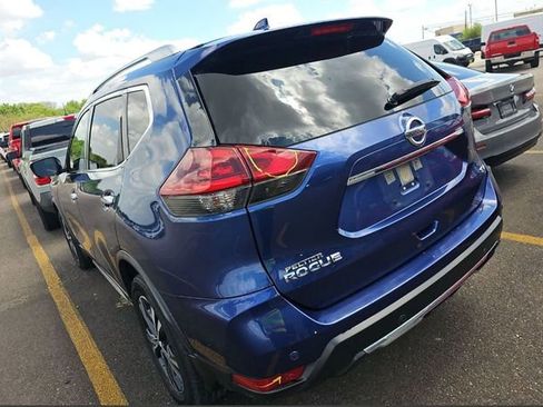 Used 2020 Nissan Rogue SV w/ Premium Package FWD image 3