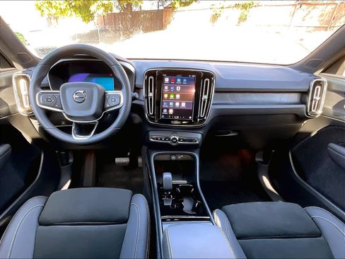 Used 2023 Volvo XC40 Recharge Plus w/ Protection Package Premier image 18