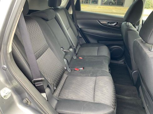 Used 2018 Nissan Rogue SV image 14