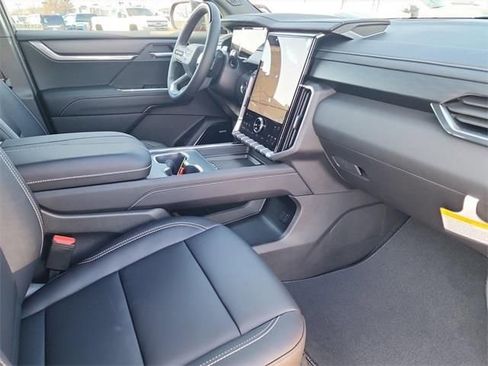 New 2026 GMC Acadia Elevation w/ Super Cruise Package FWD image 17