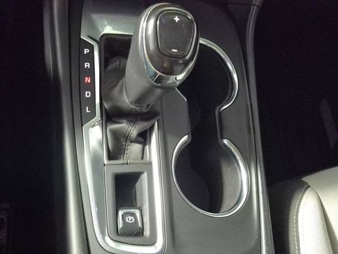 Used 2018 Chevrolet Equinox LT FWD image 19