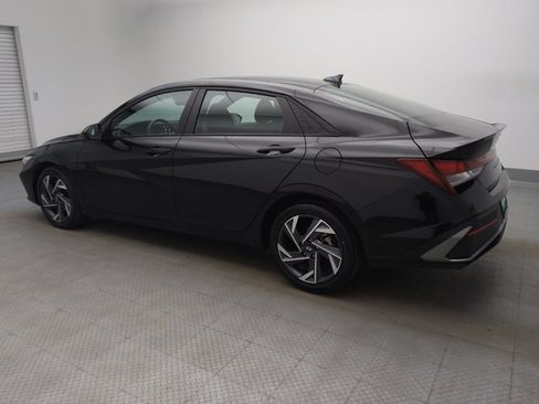 Used 2025 Hyundai Elantra Sport FWD image 3