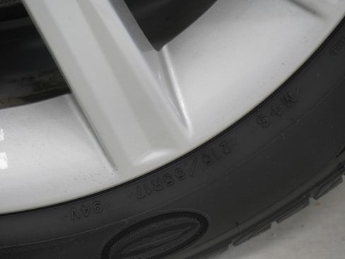 Used 2012 Toyota Camry XLE w/ Convenience Pkg image 25