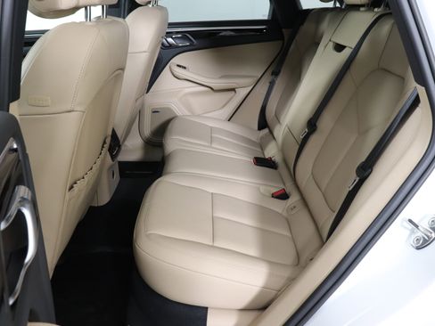 Used 2025 Porsche Macan image 21