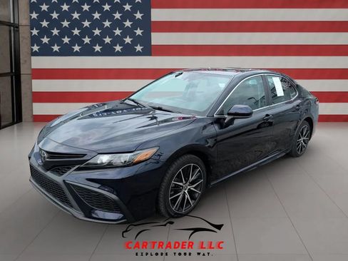 Used 2021 Toyota Camry SE FWD image 2