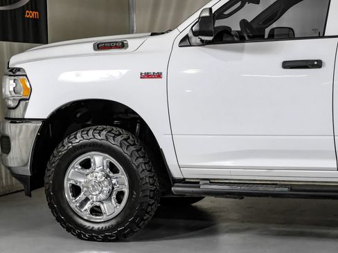 Used 2022 RAM 2500 Tradesman w/ Chrome Appearance Group AWD/4WD image 12