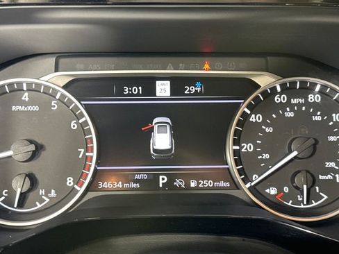 Used 2023 Nissan Pathfinder SL image 18