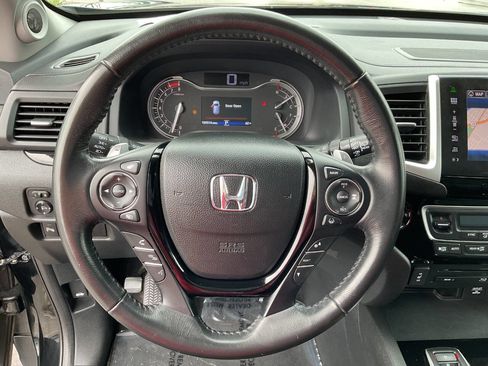Used 2016 Honda Pilot Touring image 17