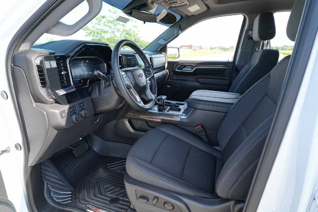 Used 2025 Chevrolet Silverado 1500 LT Trail Boss w/ Convenience Package II AWD/4WD image 18
