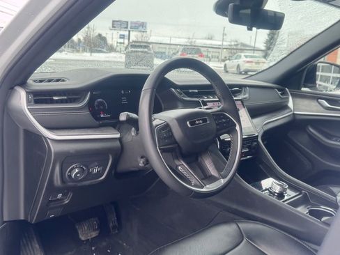 Used 2024 Jeep Grand Cherokee L Limited w/ Luxury Tech Group II image 9